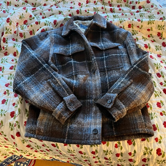 Abercrombie & Fitch plaid shirt jacket with Sherpa lining. - Picture 1 of 5